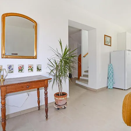 2 Bedroom Lovely In Aleria (Corsica)