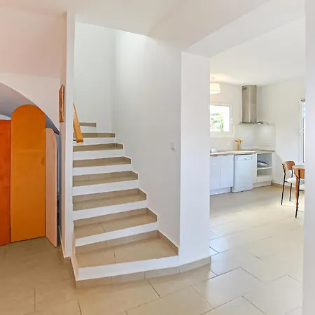 2 Bedroom Lovely In Holiday home