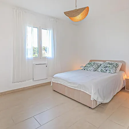 2 Bedroom Lovely In Aleria (Corsica)