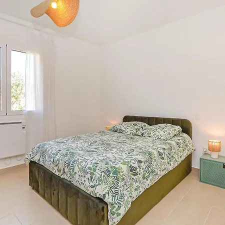 2 Bedroom Lovely In *