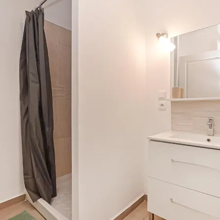 2 Bedroom Lovely In Holiday home