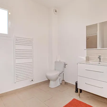 Holiday home 2 Bedroom Lovely In Aleria (Corsica)
